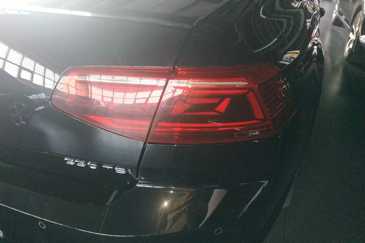 Used Volkswagen Magotan 2020 330TSI DSG Leading Model Right Rear Taillight