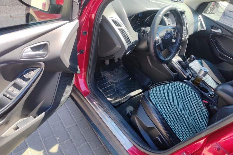 Used Ford Focus 2012 Sedan 1.6L Manual Fashion Edition
