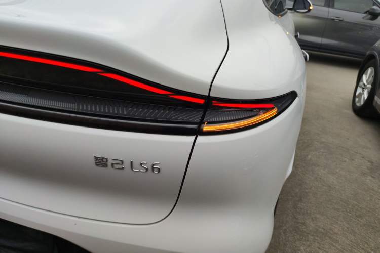 Used IM LS6 2025 Long-Range Lingxi Intelligent Driving Edition Right Rear Taillight
