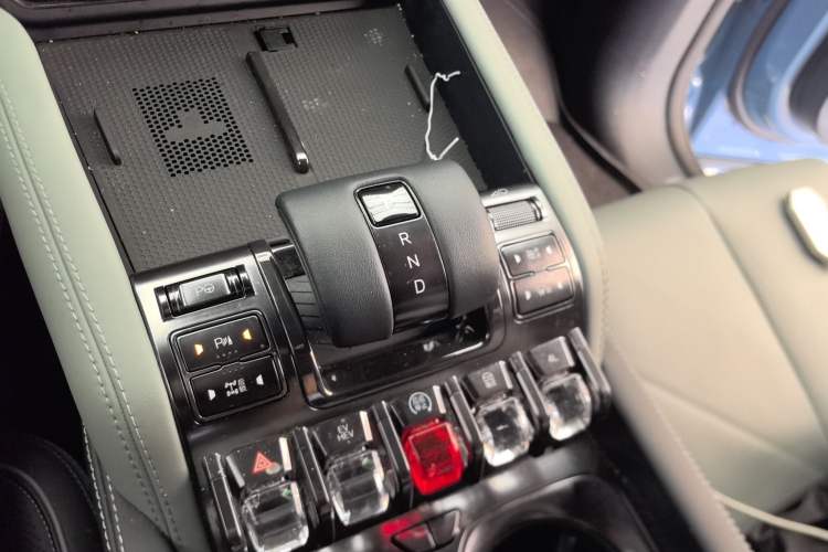 Used Formula Leopard 5 2023 Explore Edition Gear Lever