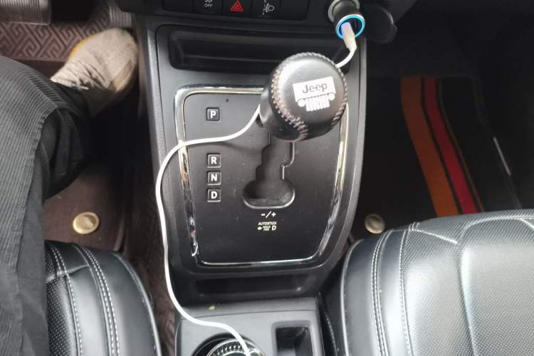 Used Jeep Compass 2012 2.4L four-wheel-drive sport version
