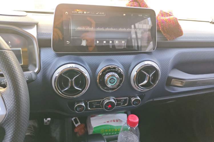 Used BAIC Off-Road BJ40 2018 2.3T Automatic Four-Wheel Drive Ring of the Tower Champion Edition China V Emission Standard Audio And AC Panel