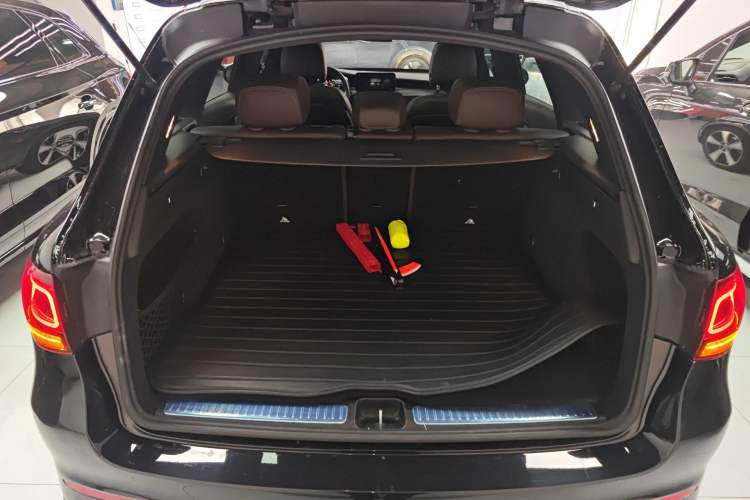 Used Mercedes-Benz GLC 2022 Refreshed GLC 300 L 4MATIC Dynamic Edition Prestige Version Trunk