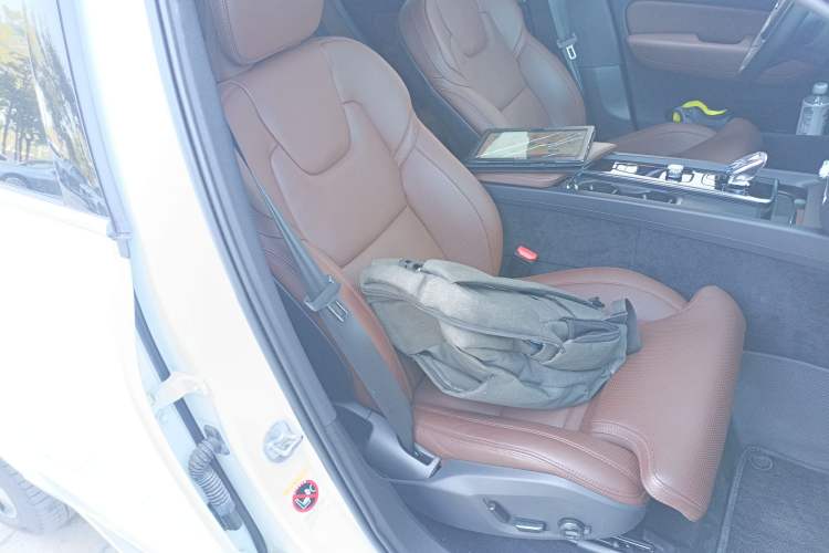 Used Volvo XC60 New Energy 2025 Plug-in Hybrid Long-Range All-Wheel Drive Smart Luxury Edition
