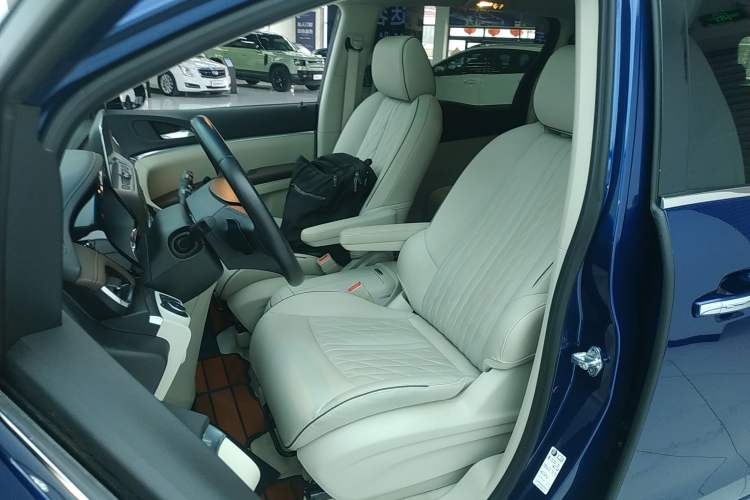 Used Buick GL8 2023 Land Executive Class 652T Luxury Model