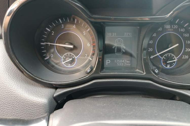 Used JMC Yusheng S350 2016 2.0T Automatic All-Wheel Drive Gasoline Ultra-Luxury 5-Seater Odometer Close Up