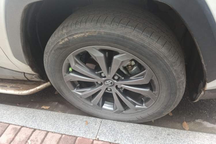 Used Toyota RAV4 2023 Dual-Engine 2.5L E-CVT Two-Wheel Drive Elite Plus Edition Right Front Wheel Hub