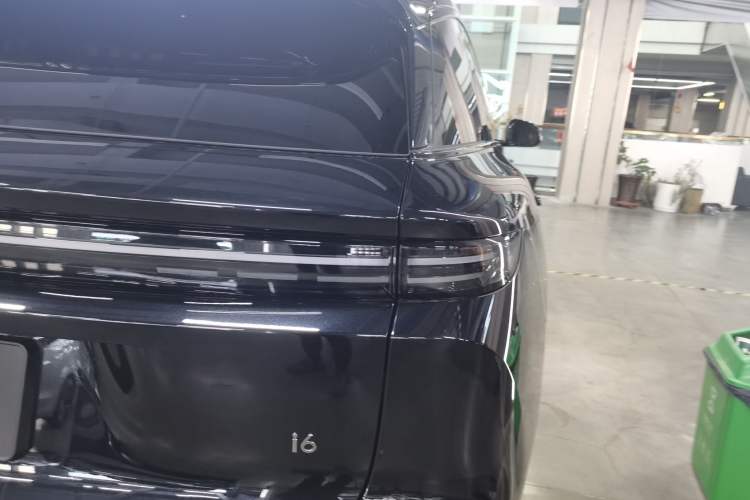 Used Li Auto Li Auto i6 2025 Model Four-Wheel-Drive Standard Type
