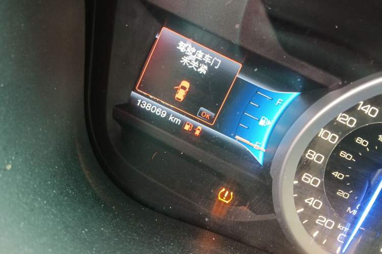 Used Ford Explorer 2013 3.5L Deluxe Model Odometer Close Up