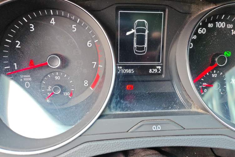 Used Volkswagen Magotan 2017 280TSI DSG Leading Edition Odometer Close Up