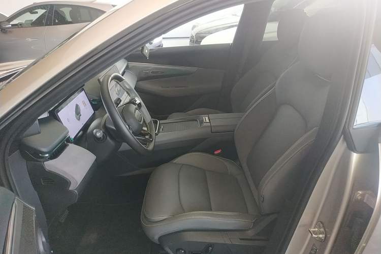 Used Lynk & Co 08 EM-P 2023 120km Long-Range Halo