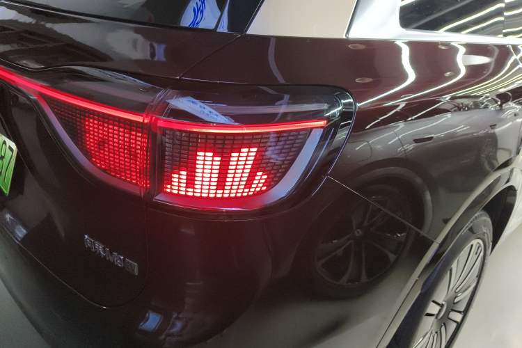 Used Hima AITO M9 2025 Pure Electric Ultra Version 100 kWh 6-Seater Model Right Rear Taillight