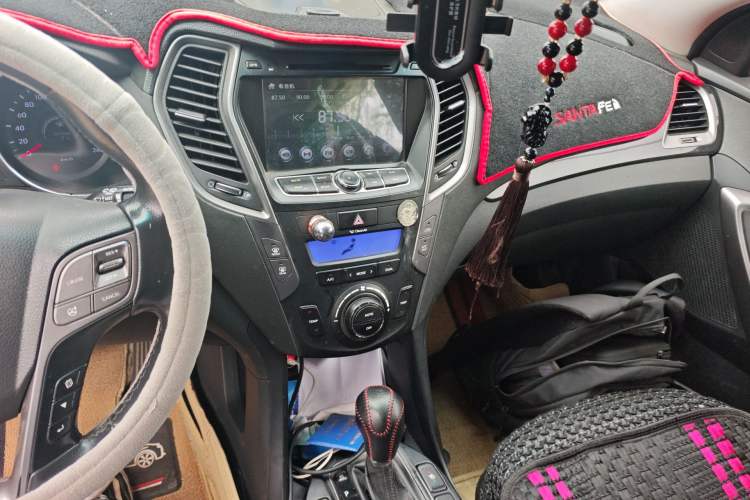 Used Hyundai Santa Fe 2013 2.0T Automatic All-Wheel Drive Top Trim Audio And AC Panel