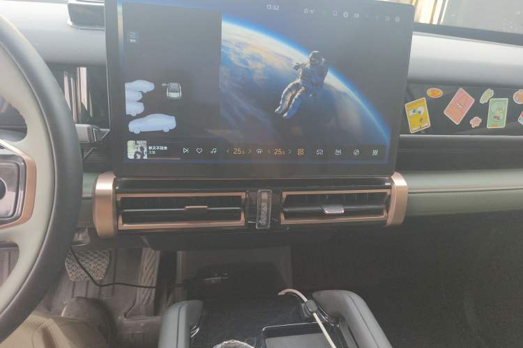 Used iCAR 03 2024 501km Four-wheel Drive Long-range Intelligent Driving Edition Audio And AC Panel