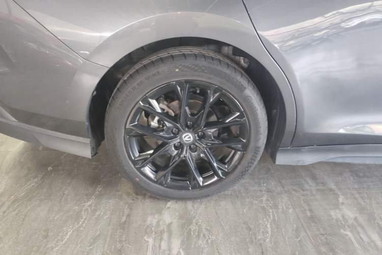 Used CHANGAN UNI-V 2024 1.5T Prestige Edition Right Rear Wheel Hub