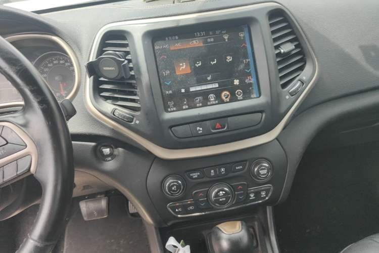 Used Jeep Cherokee 2017 2.0L Superior Edition