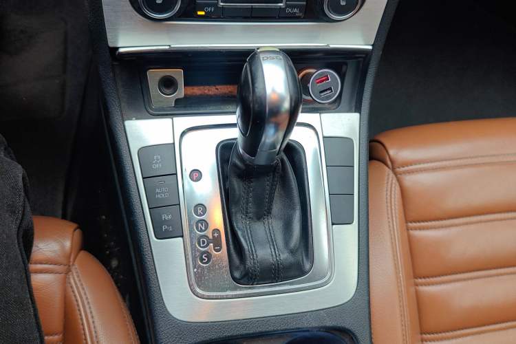 Used Volkswagen FAW-Volkswagen CC 2011 2.0 TSI Ultimate Edition Gear Lever