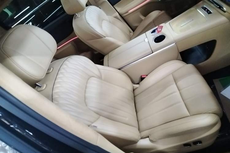 Used VOYAH Dream 2025 PHEV Four-Wheel-Drive Flagship Kunpeng Edition
