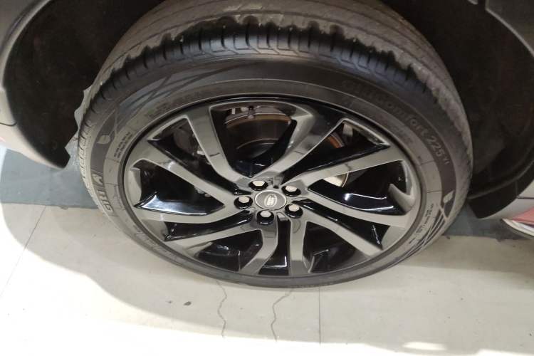 Used Land Rover Discovery Sport 2019 240 PS SE Dynamic Version China VI Standard
