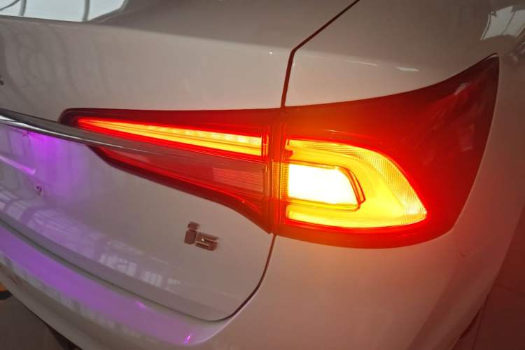 Used Roewe i5 2020 1.5L Automatic 4G Connect Luxury Flagship Edition
