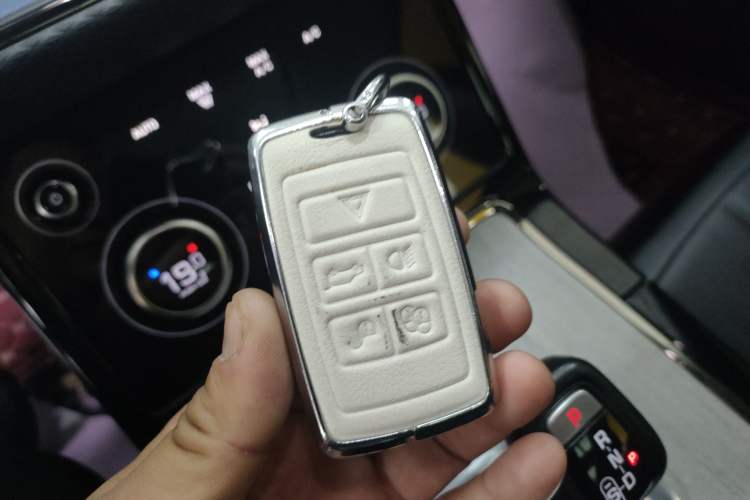 Used Land Rover Range Rover Evoque 2021 Range Rover Velar 249 PS R-Dynamic S Performance Edition
