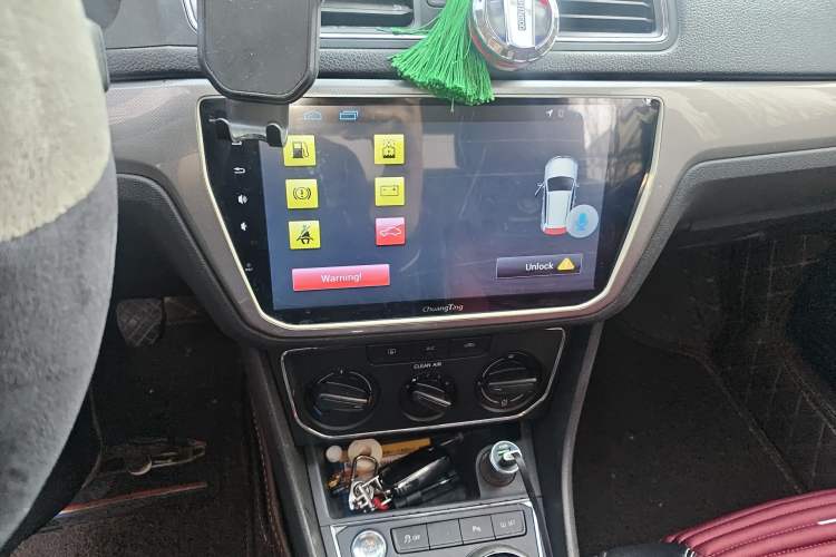 Used Volkswagen Lavida 2017 1.6L Manual Comfort Edition Audio And AC Panel