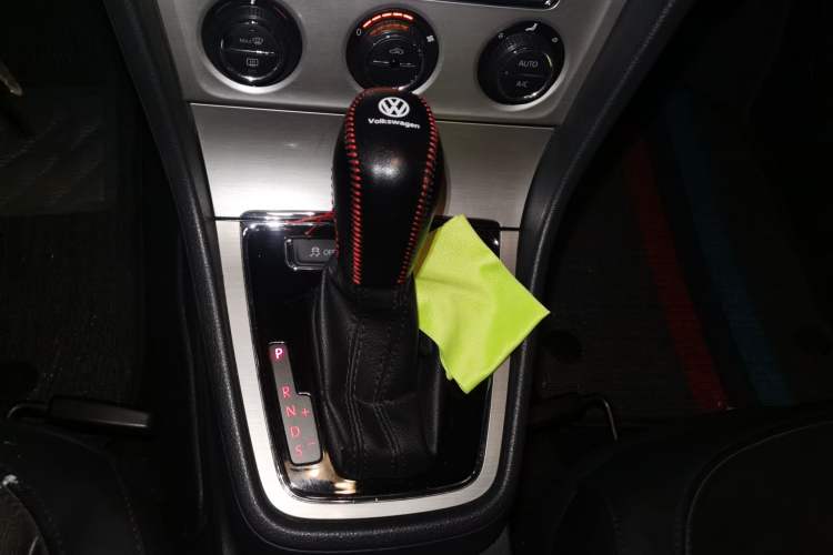 Used Volkswagen Lavida 2013 Revised Version 1.6L Automatic Luxury Edition Gear Lever