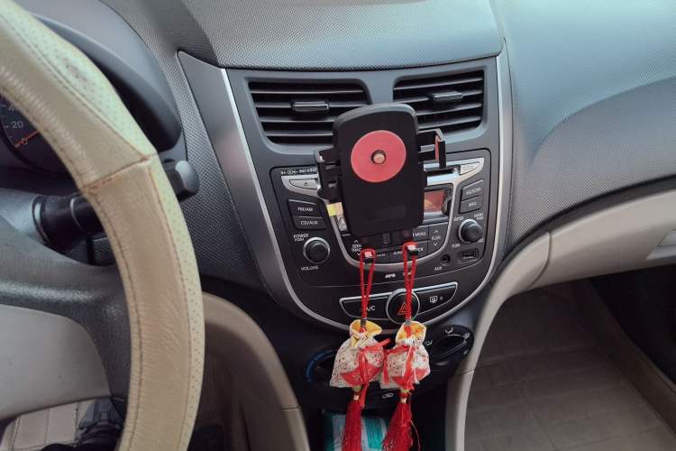 Used Hyundai Verna (older generation) 2014 1.4L Manual Smart GLS Trim