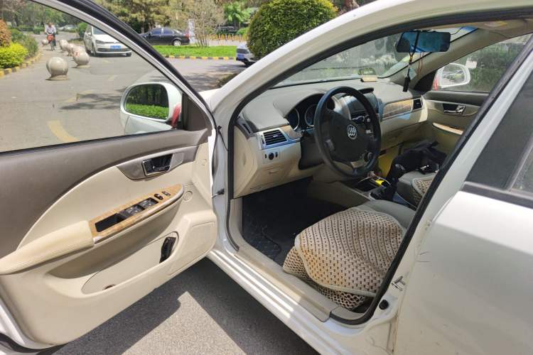 Used Buick Excelle 2015 1.5L Manual Classic Trim
