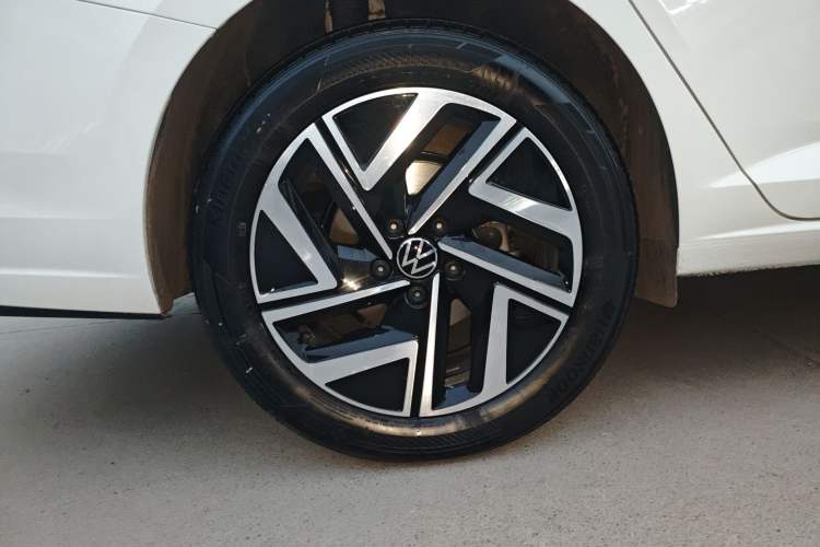 Used Volkswagen Sagitar 2024 300TSI DSG Excellence Edition Right Rear Wheel Hub