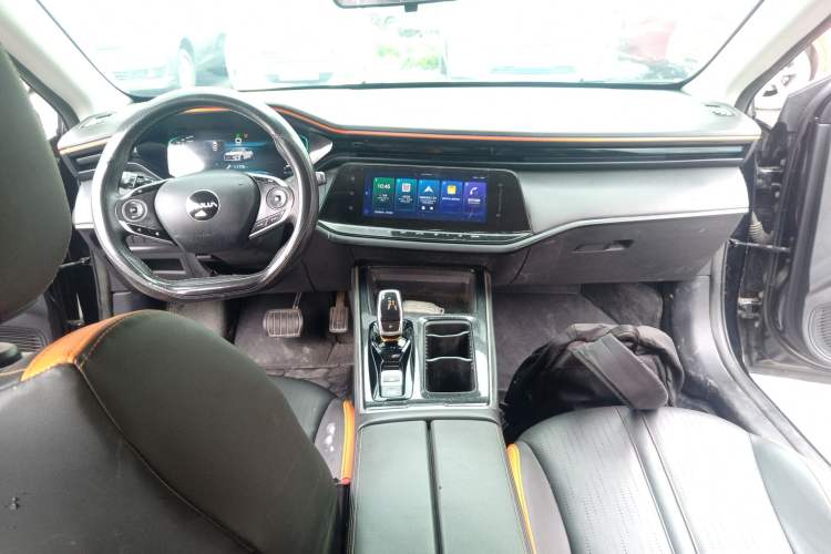 Used Dongfeng Aeolus Yixuan MAX 2023 1.5T Ultra-Stylish Trendsetting Dad Edition Center Console