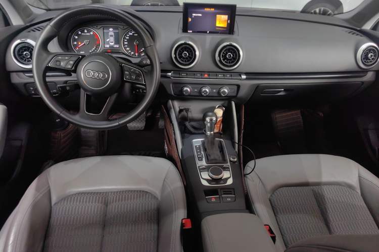 Used Audi A3 2020 Limousine 35 TFSI Fashion Edition China VI Emission Standard Center Console