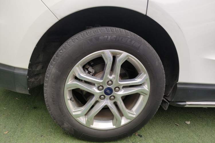 Used Ford Edge 2015 2.0T GTDi Two-Wheel-Drive High-Line Version