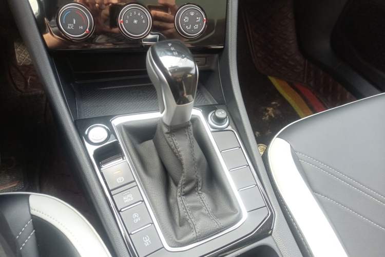 Used Jetta VA7 2025 1.4T First-Come First-Served Edition Gear Lever