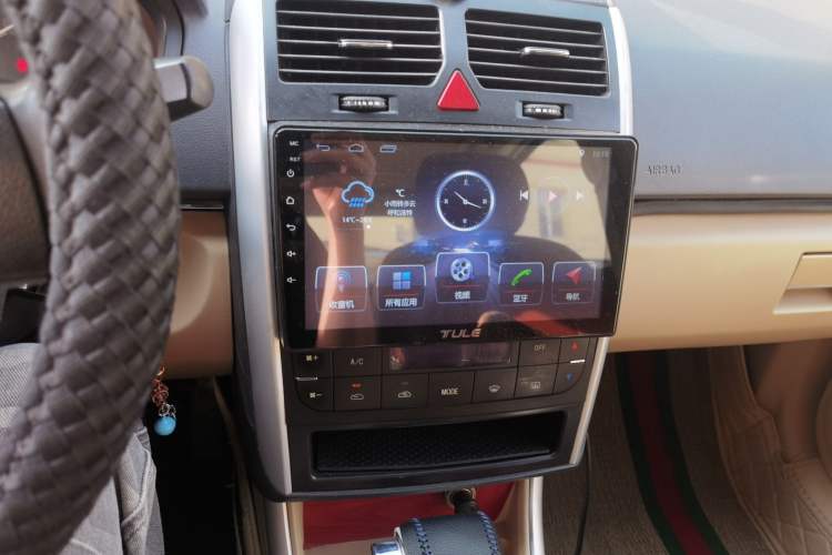 Used BAIC E Series 2013 Sedan 1.5L Automatic Lotte Edition Audio And AC Panel