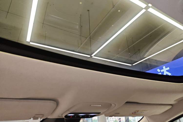 Used XPeng X9 2025 740 Ultra-Long Range Max Headliner