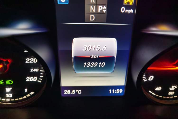 Used Mercedes-Benz C-Class 2016 C 200 L Sport Edition Odometer Close Up