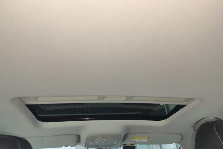 Used Roewe i6 2019 PLUS 1.6L CVT 4G Connected Flagship Deluxe Edition

