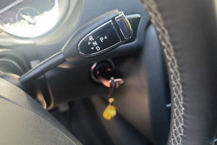 Used Mercedes-Benz R-Class 2017 R 320 4MATIC Business Edition Prestige Model
