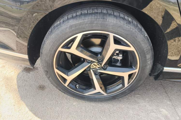 Used Volkswagen Magotan 2023 2 Million Units Commemorative Edition 330TSI DSG Luxury Version Exterior 5