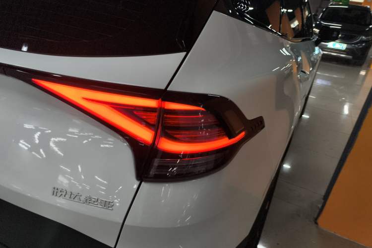 Used Kia Sportage (Chinese Domestic Model) 2023 2.0L HEV Two-Wheel Drive Prestige Edition
