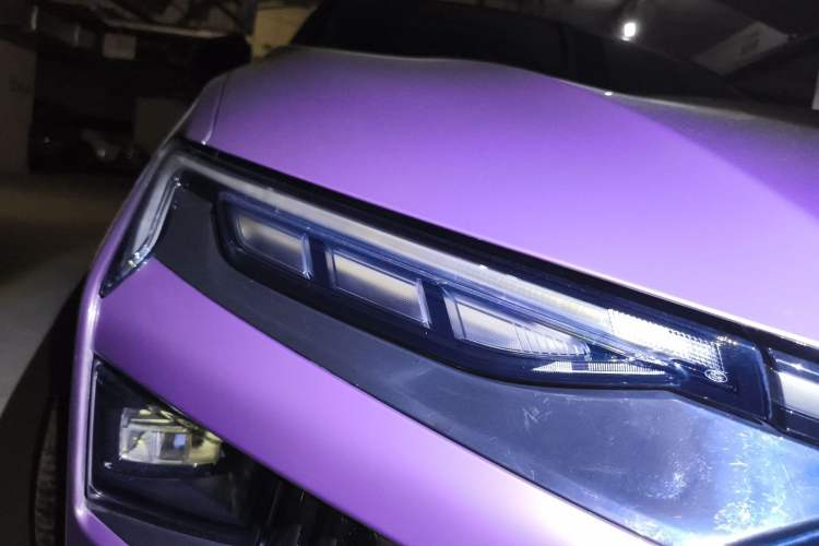 Used Ford Mondeo 2025 2.0T EcoBoost Luxury Version Right Front Headlight