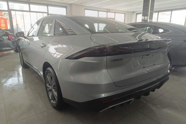 Used Geely Galaxy L6 2025 EM-i 140km Long-Range Version