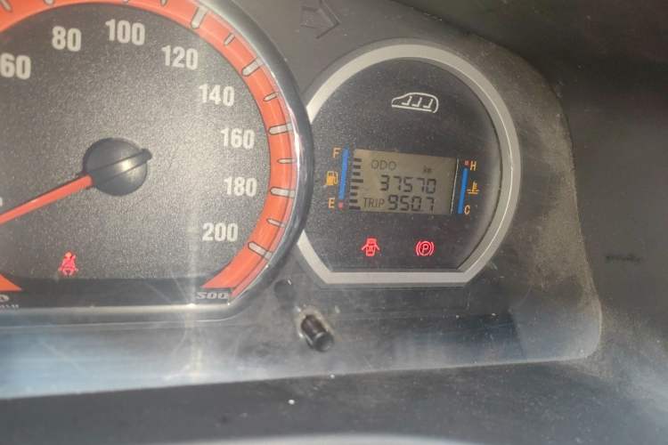 Used FORTHING Lingzhi 2013 M5 Q7 2.0L 7-Seater Long-Wheelbase Comfort Model