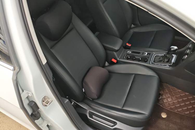 Used Volkswagen Golf 2020 200TSI DSG Comfortable and Ambitious Edition Right Front Seat