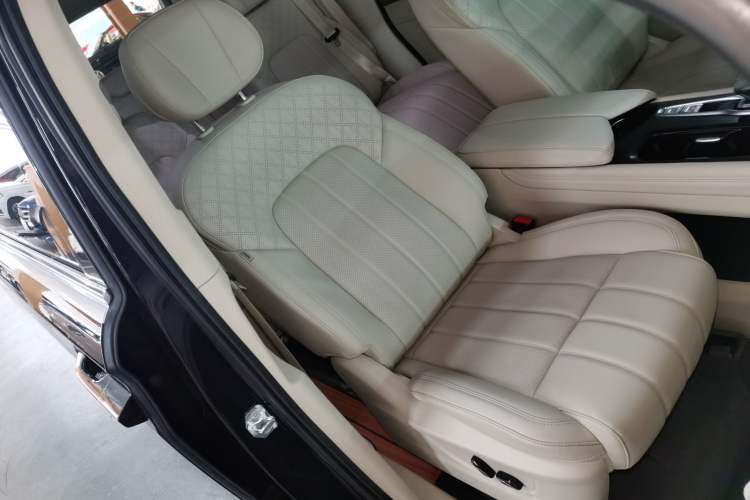 Used VOYAH Dream 2024 PHEV Extended-Range Premium Edition Right Front Seat