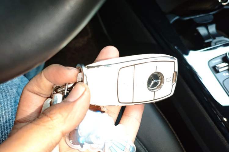 Used Mercedes-Benz A-Class 2022 Revised Version A 200 L Sport Sedan Fashionable Style Vehicle Key