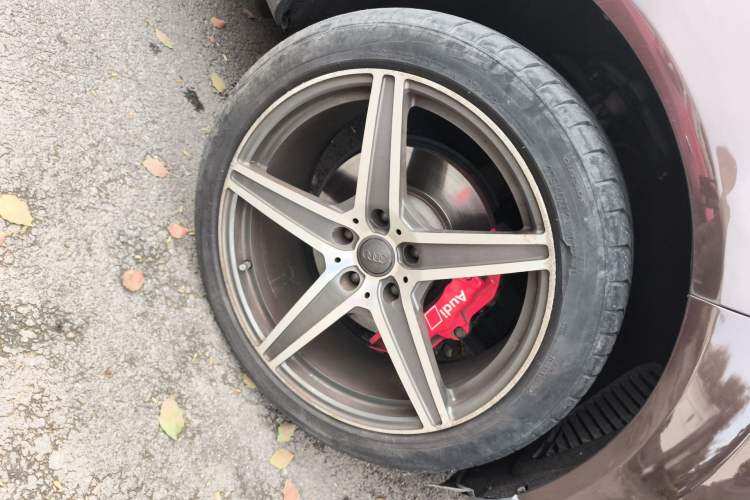 Used Audi Q7 2014 35 TFSI Ambition Edition Right Front Wheel Hub