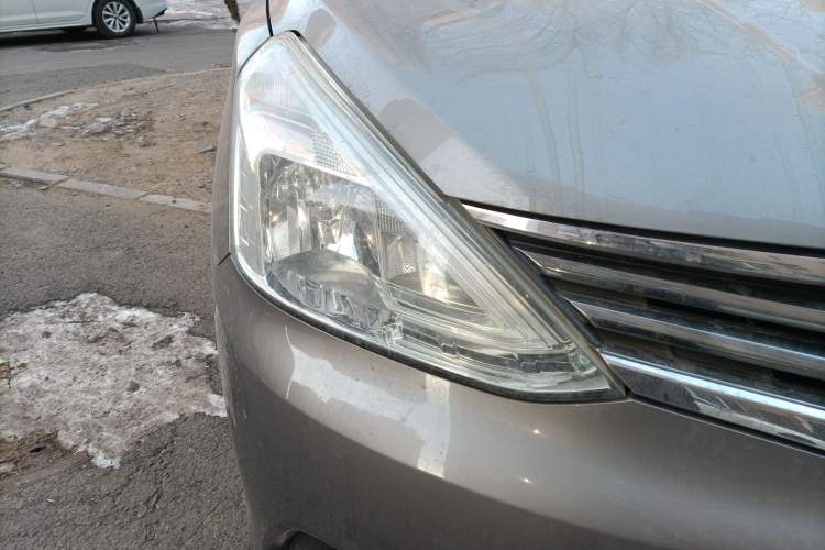 Used Nissan Livina 2013 1.6XE Manual Comfort Edition Right Front Headlight
