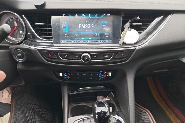 Used Buick Regal 2019 20T Elite Version China VI Standard Audio And AC Panel